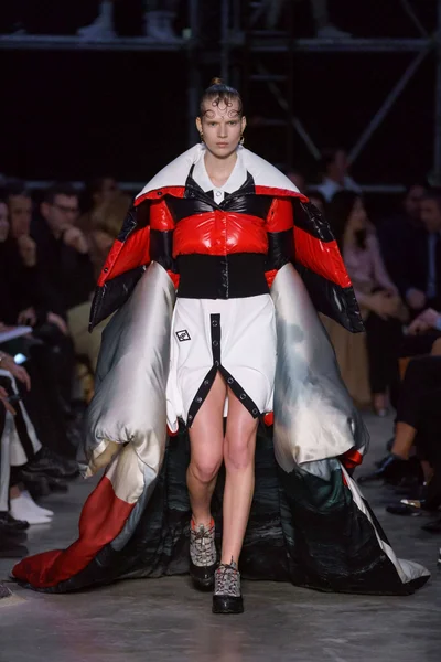Look 28